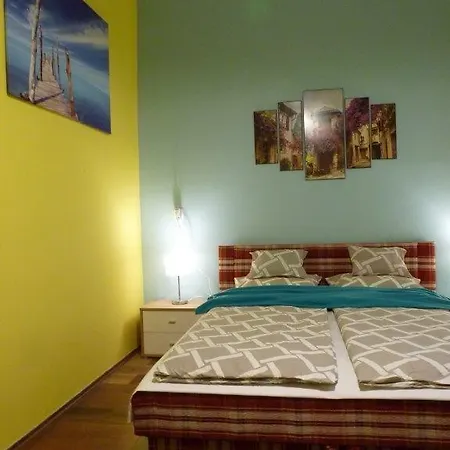 Eper Apartment *