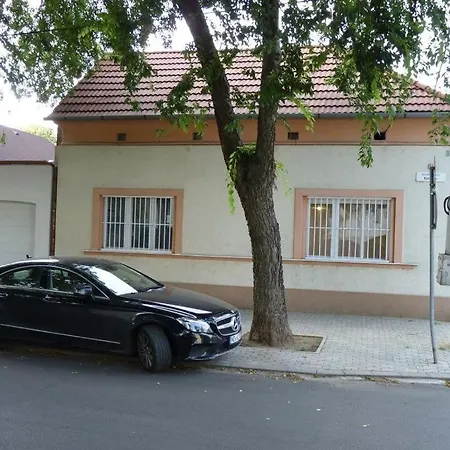 Eper Apartment *
