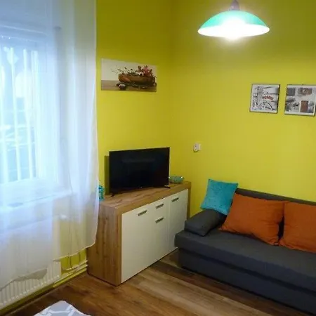 Eper Apartment *